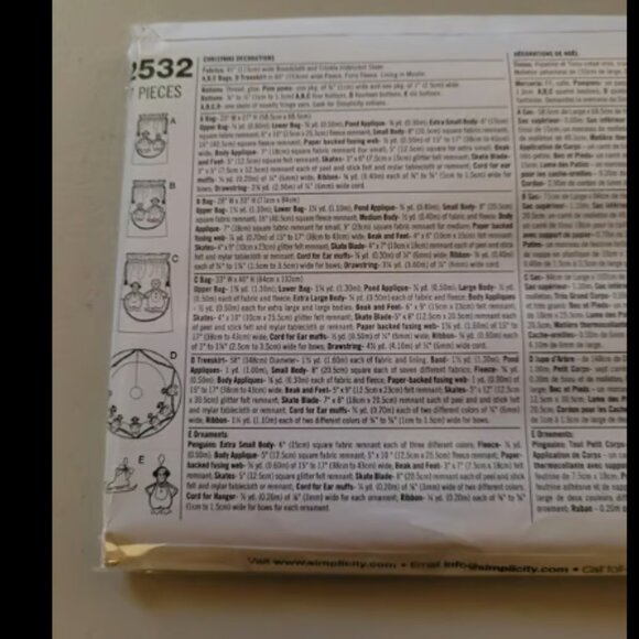 Simplicity 2532 Christmas Penguins Tree Skirt, Gift Bags, Ornaments Pattern - Picture 2 of 2